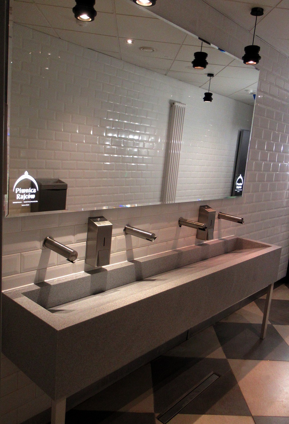 Umywalki liniowe do miejsc komercyjnych