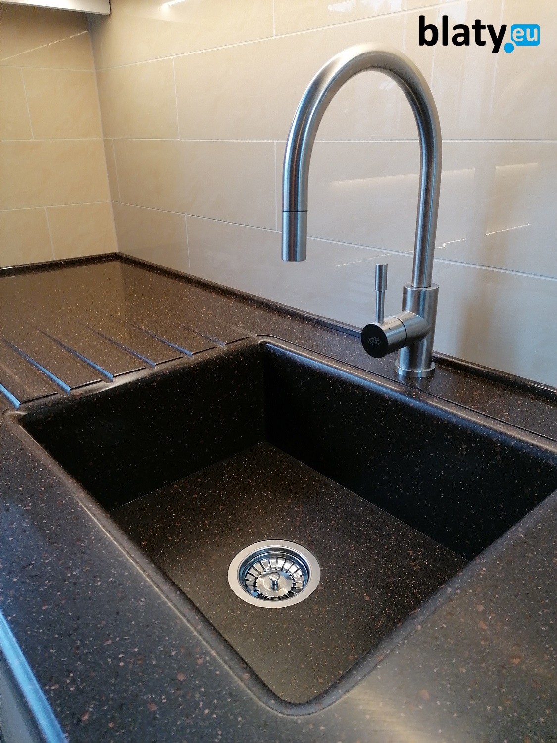 Blat ze zintegrowanym zlewozmywakiem kompozytowym