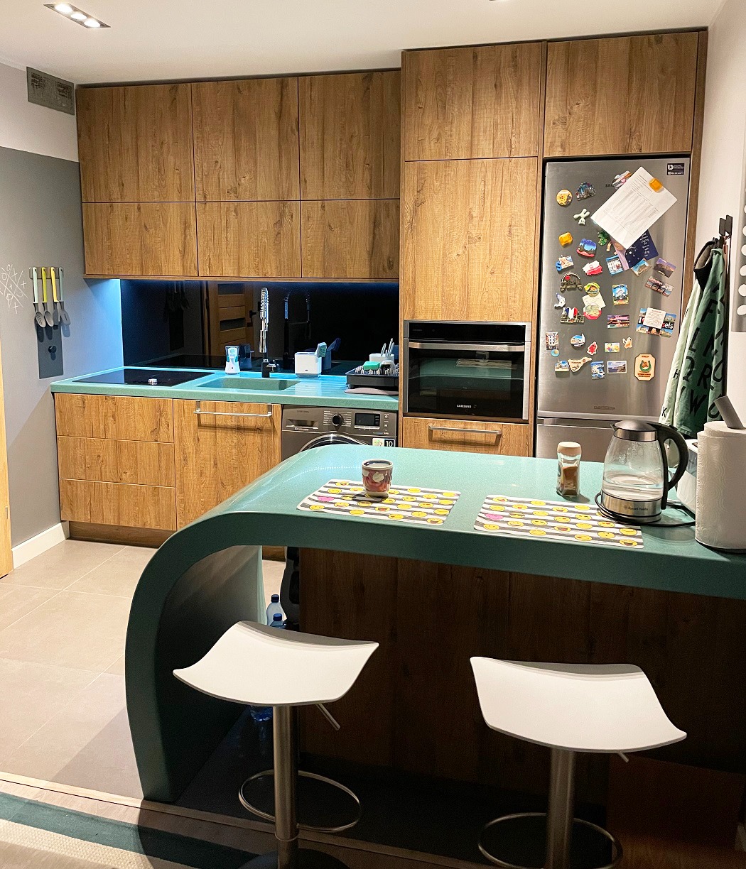 Wygięty półwysep kuchenny