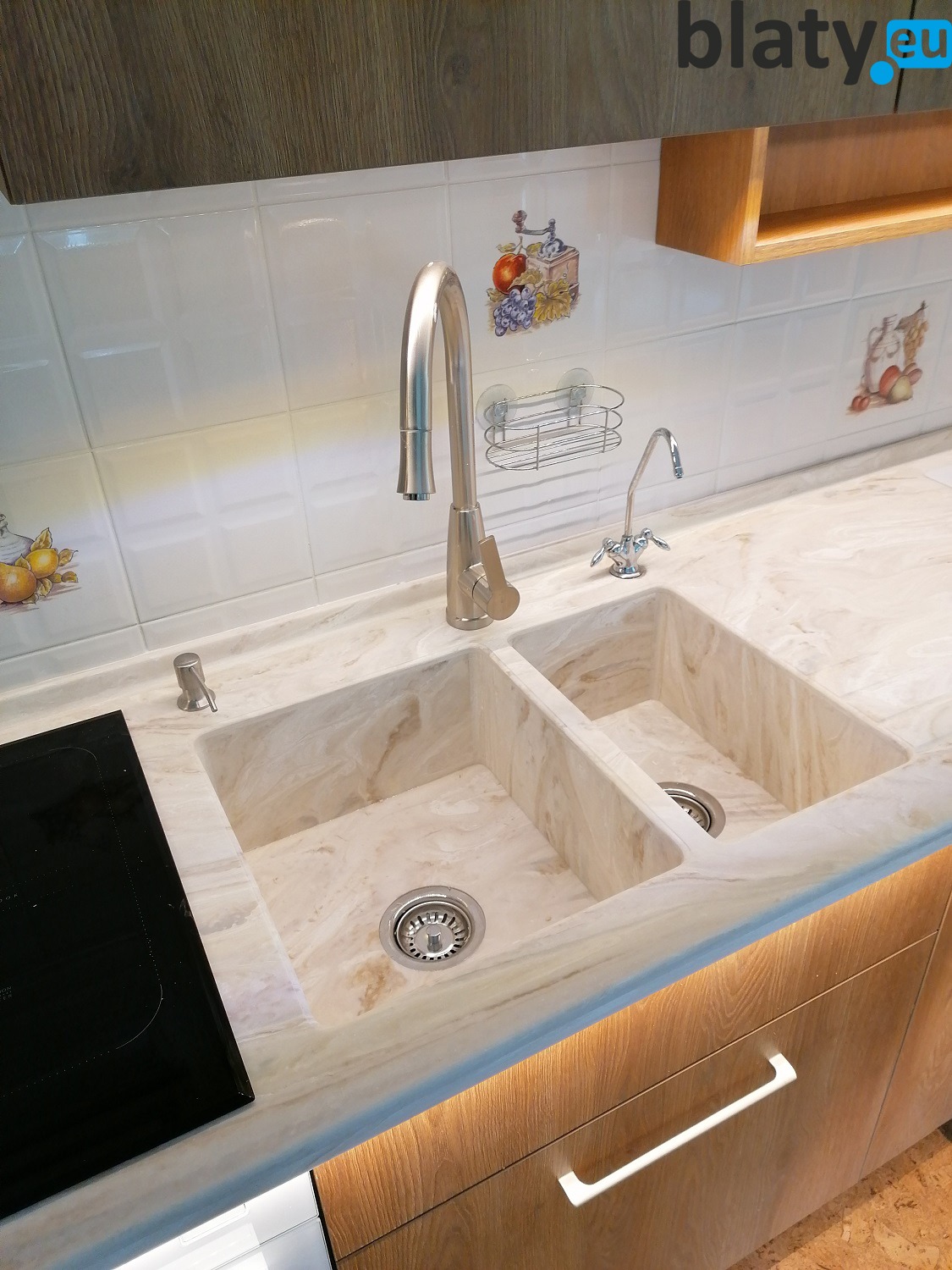 Dwukomorowy zlew zintegrowany z blatem