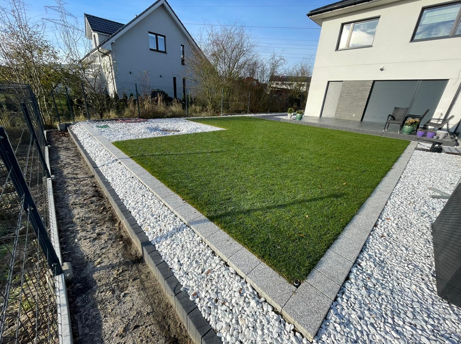 Wykonanie ogrodu od podstaw( przed przyjazdem były tylko chwasty i projekt).