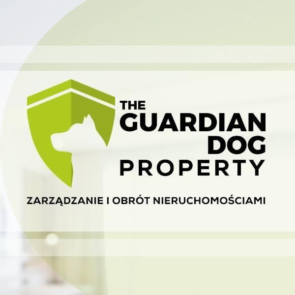 Logo firmy The Guardian Dog Property: zielony herb z profilem psa, czarny napis 'The Guardian Dog Property' oraz 'Zarządzanie i obrót nieruchomościami'.