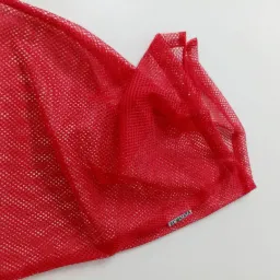 Czerwona siatka na zakupy z etykietą 'ECOSIATA' na białym tle.