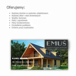 Wizytówka firmy budowlanej EMUS, prezentująca drewniany dom szkieletowy z ciemnym dachem, na tle zielonych drzew. Zawiera dane kontaktowe: imię, nazwisko, numer telefonu i adres e-mail.