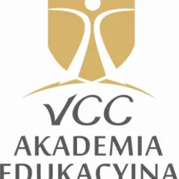 Logo VCC Akademia Edukacyjna z Jastrzębia-Zdroju. Złoty herb z białą sylwetką człowieka, szare litery VCC i napis AKADEMIA EDUKACYJNA.