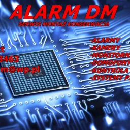 Grafika reklamowa firmy z Poznania oferującej serwis, montaż i konserwację systemów alarmowych, monitoringu, domofonów, kontroli dostępu i systemów ppoż. Na niebieskim tle schematu płyty głównej...