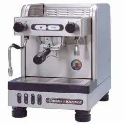 Profesjonalny ekspres do kawy La Cimbali M21 Junior w srebrnej obudowie, z czarnymi pokrętłami i widocznym manometrem.