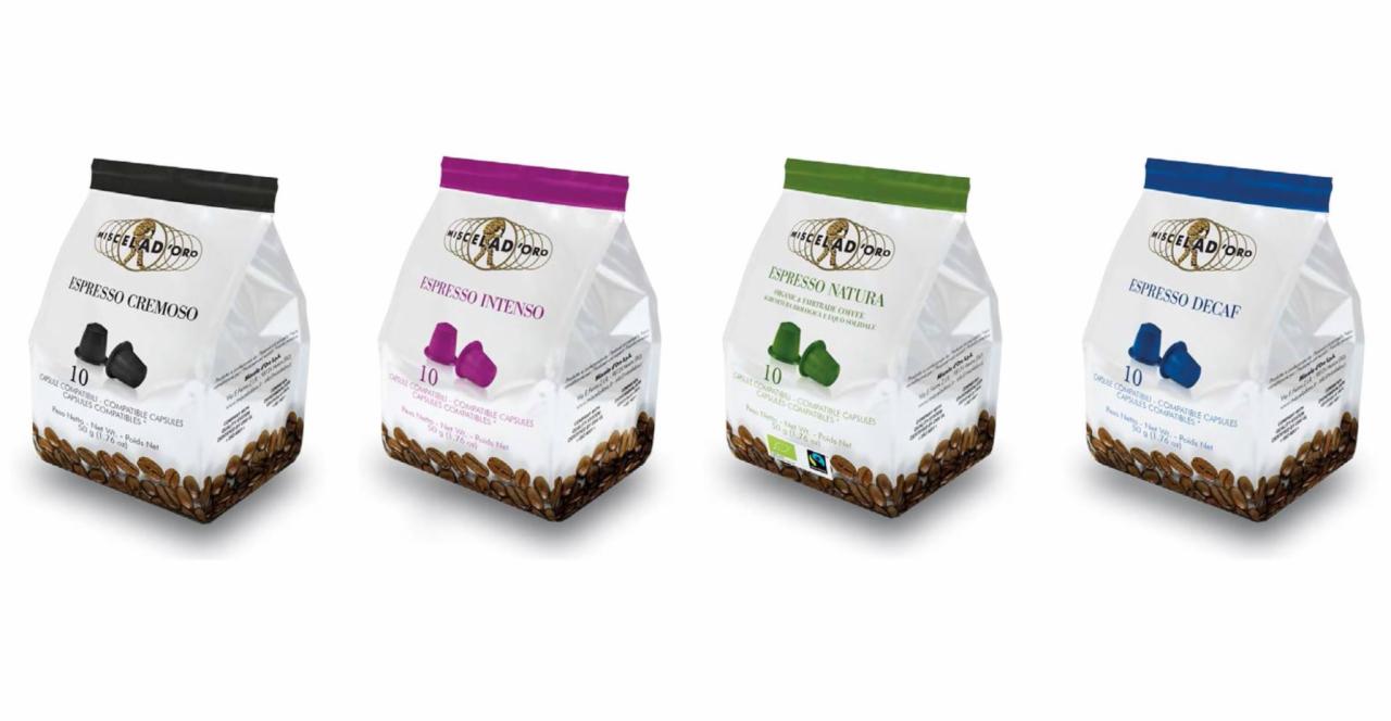 Cztery opakowania kapsułek do kawy Miscelad'Oro: Espresso Cremoso, Intenso, Natura i Decaf, każde z widocznymi kapsułkami w kolorach czarnym, fioletowym, zielonym i niebieskim.