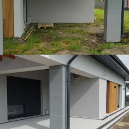 Porównanie stanu przed i po: surowy teren przed budynkiem z paletą i bambusami kontra nowoczesny taras z żywicy epoksydowej w odcieniach szarości, z pionowymi panelami z drewna na elewacji i rynną.