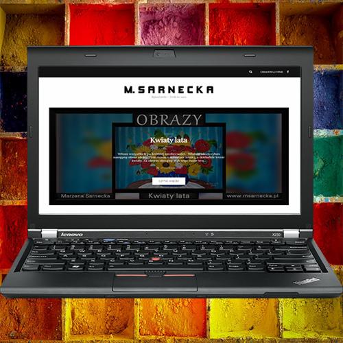 Laptop Lenovo X230 wyświetlający stronę internetową msarnecka.pl z galerią obrazów 'Kwiaty lata' na tle mozaiki z kolorowych kwadratów.