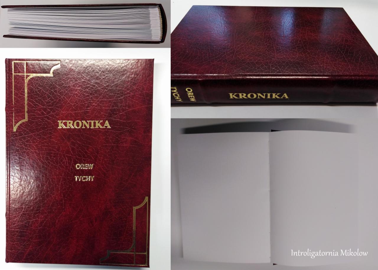 Oprawiona w bordową skórę księga pamiątkowa 'Kronika', ze złoconym napisem i zdobieniami narożników, widok z boku, z góry i wnętrza z czystymi kartkami.