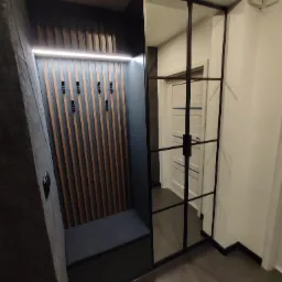 Fronty - Ramki ZOBAL Lustro z czarnymi szprosami Lamele - Orzech ciepły Kronospan