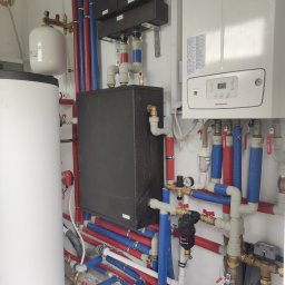 Cisie - hybrydowa kotłownia. Pompa ciepła i kocioł gazowy kondensacyjny.