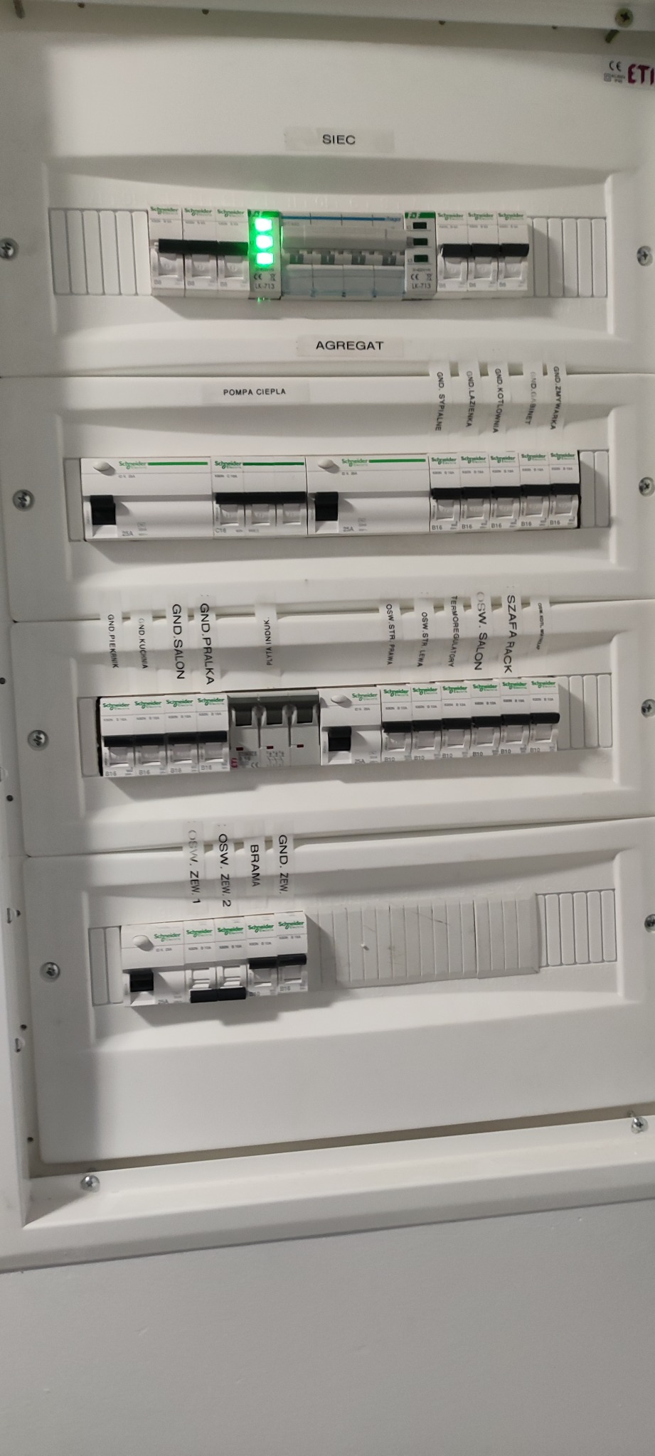 Bronisławów - rozdzielnica budynek jednorodzinny