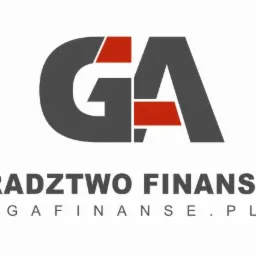 Logo firmy GA Finanse z szarym napisem 'GA' przeciętym czerwonymi prostokątami, poniżej napis 'DORADZTWO FINANSOWE' i adres strony gafinanse.pl