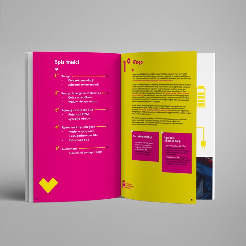 Rozkładówka otwartej książki z treścią dokumentu o nowoczesnej mobilności miejskiej, z elementami graficznymi w kolorach różowym i żółtym.