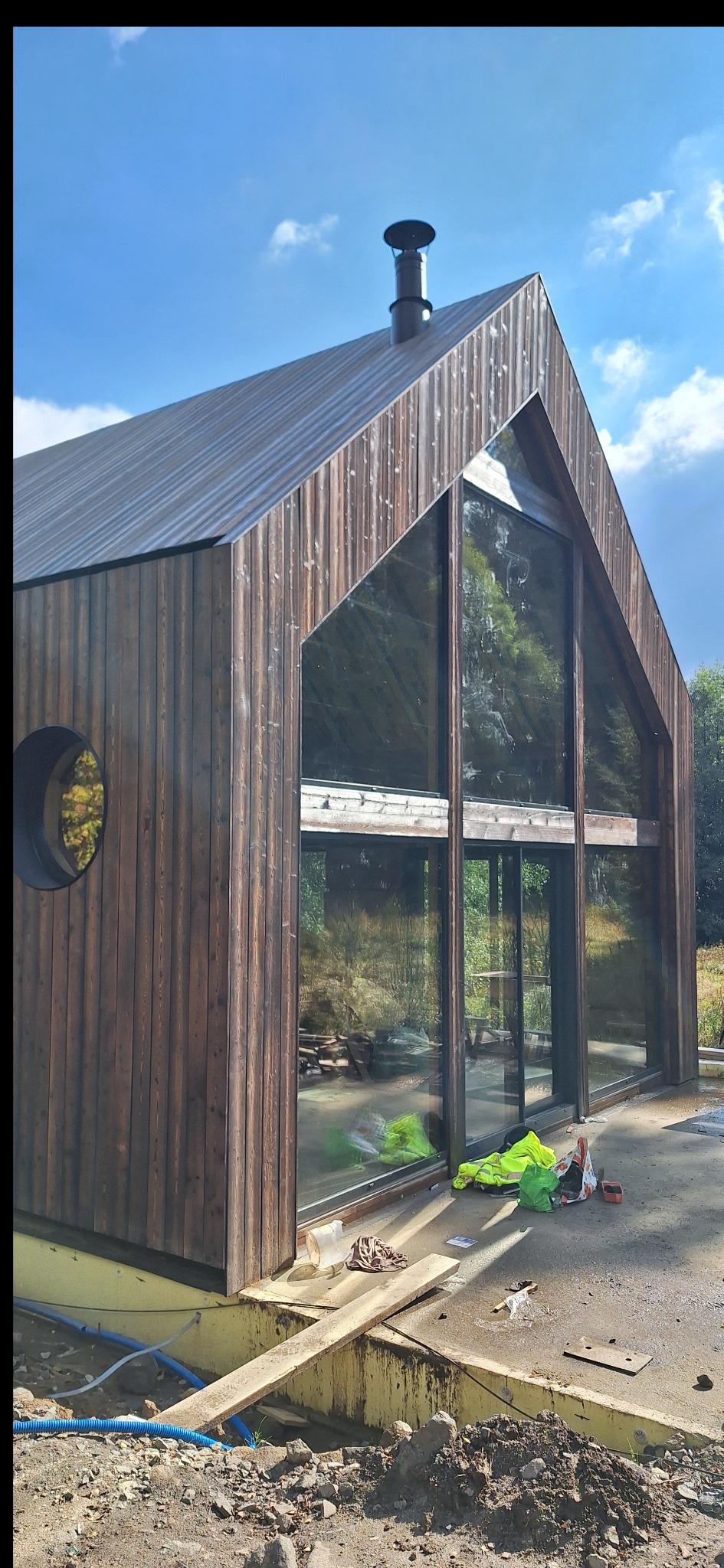 Stodoła z elewacją, Deska modrzewiowa, opalana