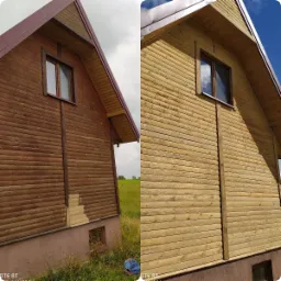 Por&oacute;wnanie połowy drewnianego domu przed i po renowacji: od ciemnobrązowego, wyblakłego drewna do jasnego, odświeżonego koloru z wyraźnym rysunkiem słoj&oacute;w.