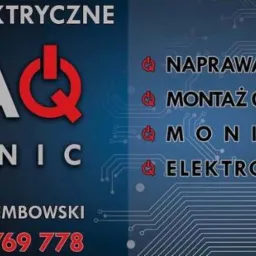 Grafika reklamowa firmy MAQ-TRONIC oferującej usługi elektryczne, w tym naprawę sprzętu AGD, montaż oświetlenia LED, monitoring i elektroinstalacje. Na niebiesko-czarnym tle widnieje logo firmy...