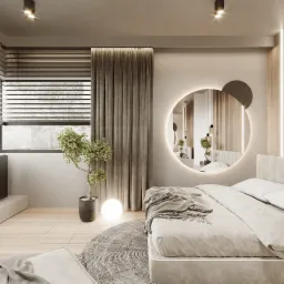 Nowoczesna sypialnia w neutralnych barwach z okrągłym lustrem podświetlanym LED, drewnianą ścianą z pionowymi paskami świetlnymi, biurkiem przy oknie z żaluzjami i rośliną w doniczce.