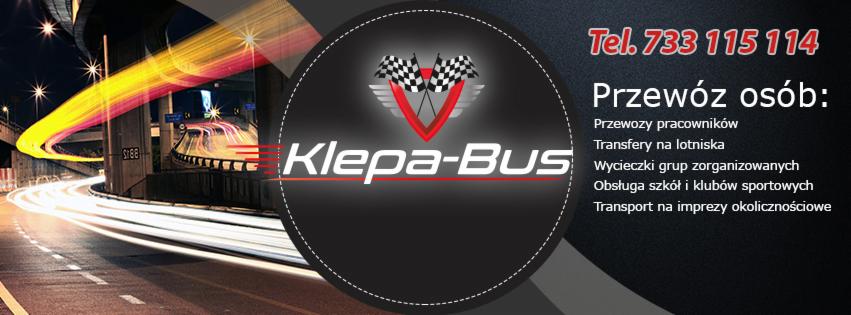 Logo firmy Klepa-Bus z dwoma flagami w szachownicę, numer telefonu i ofertą przewozu osób na tle nocnej panoramy miasta z rozmytymi światłami samochodów.