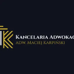Eleganckie logo kancelarii prawnej w kolorach złotym i granatowym, przedstawiające stylizowaną kolumnę grecką wkomponowaną w literę K, obok napis 'Kancelaria Adwokacka' oraz imię i nazwisko adwokata.