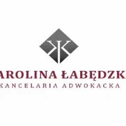 Logo Kancelarii Adwokackiej Karolina Łabędzka z geometrycznym symbolem w kształcie rombu i stylizowanymi inicjałami.