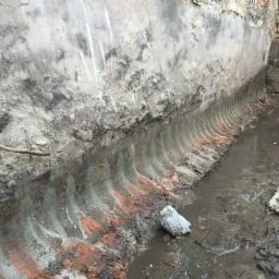 Odtworzenie izolacji poziomej od zewnątrz budynku.