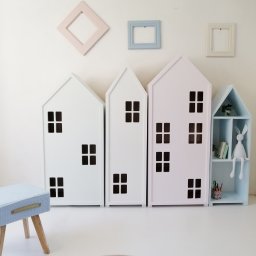 Oryginalny komplet mebli dziecięcych Miasto mini to seria regałów w kształcie domków, skierowana dla najmłodszych. Regały są bardzo funkcjonalne i pozwalają na przechowywanie sporej ilości przedmiotów.