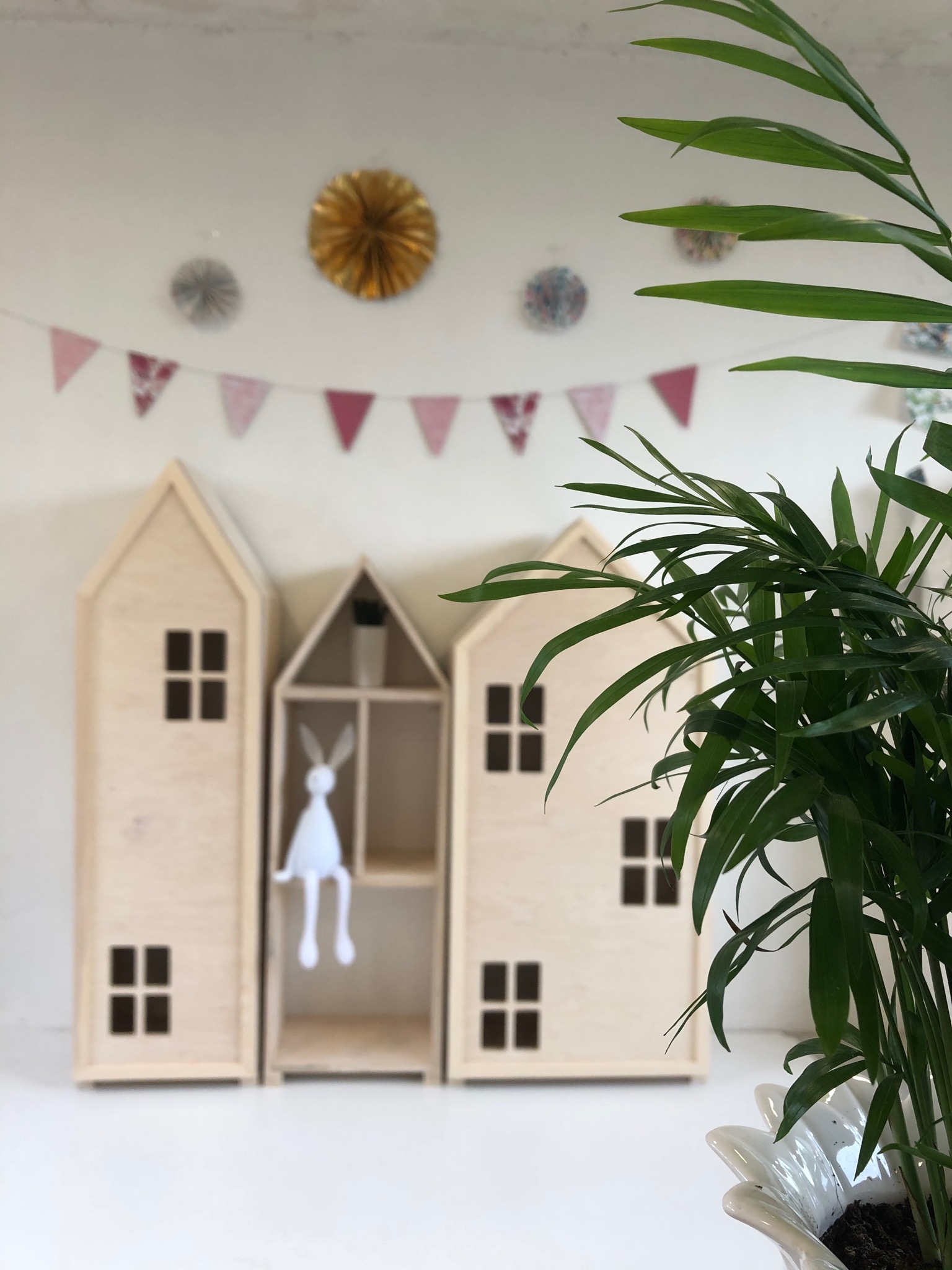 Drewniany zestaw mebli w kształcie domków, meble z drewna w stylu skandynawskim