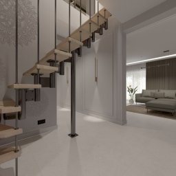 Modei Sztuka & Design - Nowoczesne schody drewniane z metalowymi elementami w jasnym wnętrzu. Dekoracyjne wzory na ścianie, w tle salon z sofą i zasłonami. Minimalistyczny design.