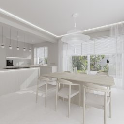 Modei Sztuka & Design - Minimalistyczna kuchnia z jadalnią w otwartej przestrzeni, z ryflowaną wyspą i zabudowanymi sprzętami. Jasna paleta barw, drewniany stół z krzesłami z plecionką, duże okna z żaluzjami i firanami.