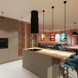 KOKOPROJEKT Jacek Kokowski - Wnętrze domu: kuchnia z wyspą, salon z sofą i jadalnia z drewnianym stołem. Nowoczesne oświetlenie, obrazy na ścianach. Projekt kuchni w Zagórzu, 2024.