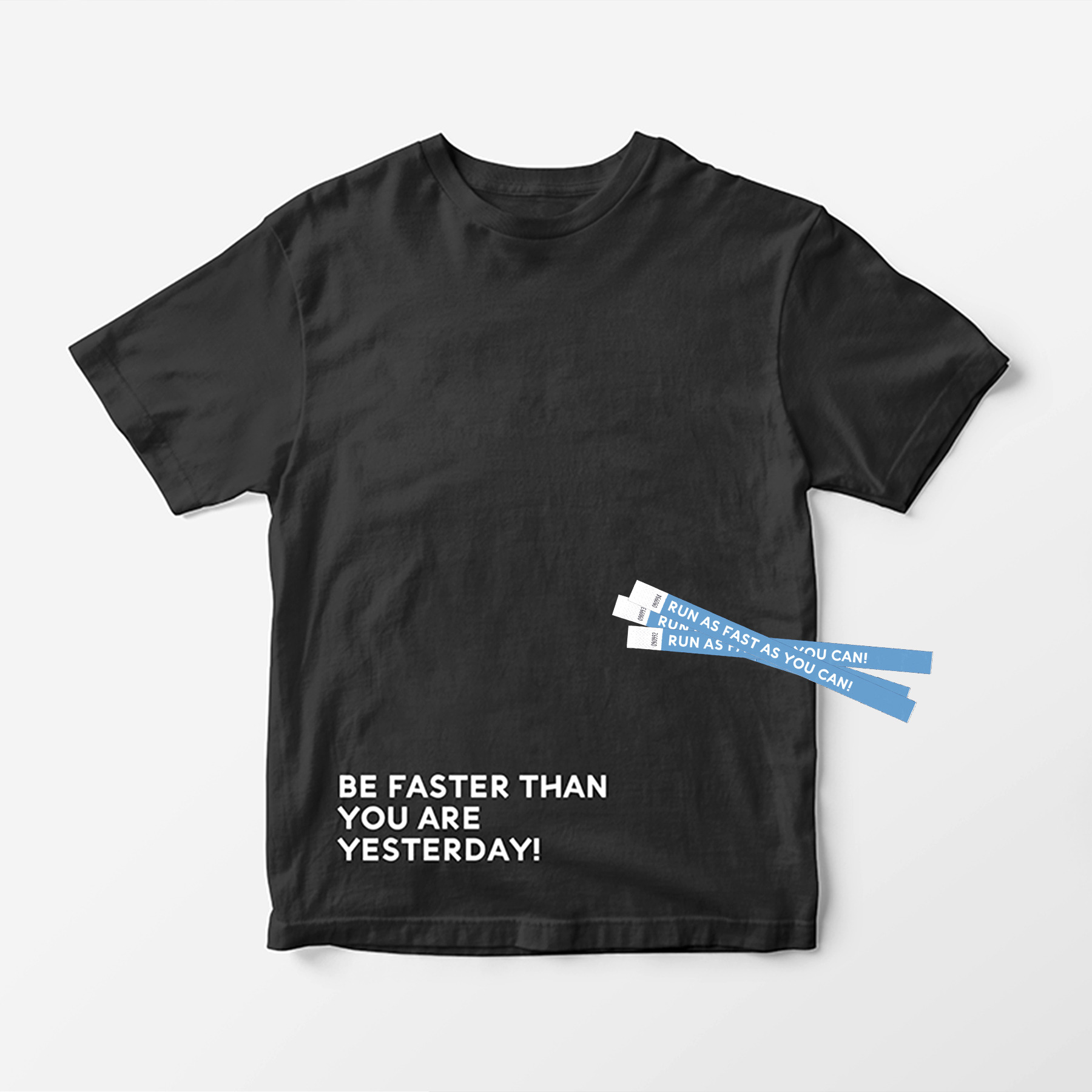 Czarna koszulka z napisem 'BE FASTER THAN YOU ARE YESTERDAY!' i dwoma niebieskimi opaskami na rękę z napisem 'RUN AS FAST AS YOU CAN!'