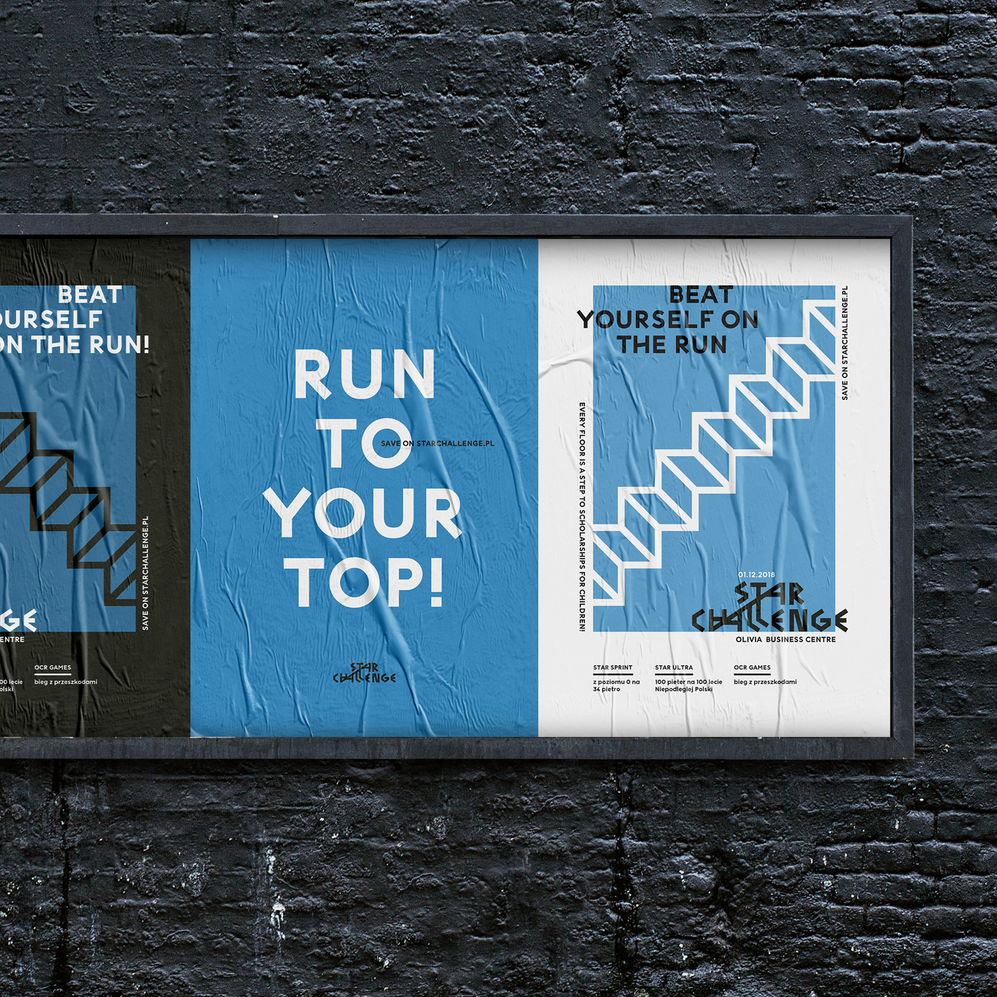 Trzy plakaty wydarzenia 'STAR CHALLENGE' przyklejone na czarnej, ceglanej ścianie. Plakaty w odcieniach czerni, błękitu i bieli, z tekstem 'BEAT YOURSELF ON THE RUN!', 'RUN TO YOUR TOP!' i grafiką...