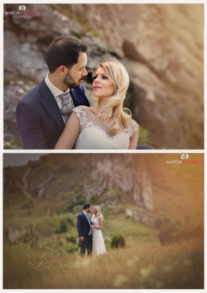 Para młoda: panna młoda w koronkowej sukni i pan młody w granatowym garniturze, patrzący na siebie na tle skalistego wzgórza w promieniach zachodzącego słońca.