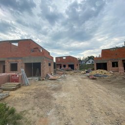 Tyniec Mały, ul. Świdnicka, domy jednorodzinne. 