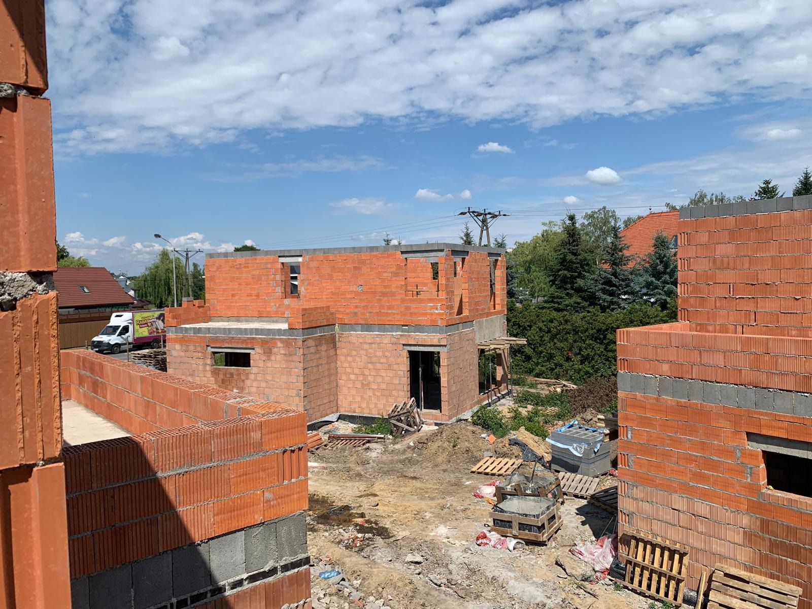 Tyniec Mały, ul. Świdnicka, domy jednorodzinne.