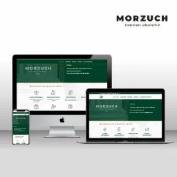 Prezentacja responsywnej strony internetowej kancelarii adwokackiej 'Morzuch' na monitorze, laptopie i smartfonie. Strona utrzymana w zielonej kolorystyce, z sekcjami poświęconymi specjalizacjom...