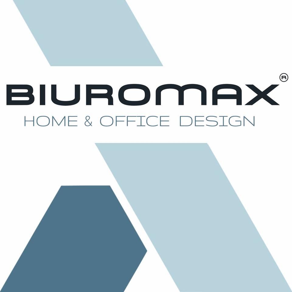 Logo firmy Biuromax Home & Office Design z geometrycznymi elementami w odcieniach niebieskiego, na białym tle.