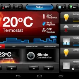 Interfejs aplikacji do zarządzania inteligentnym domem na tablecie, z widocznymi ustawieniami temperatury, oświetlenia i rolet.