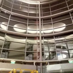 Mycie przeszkleń galerii handlowej