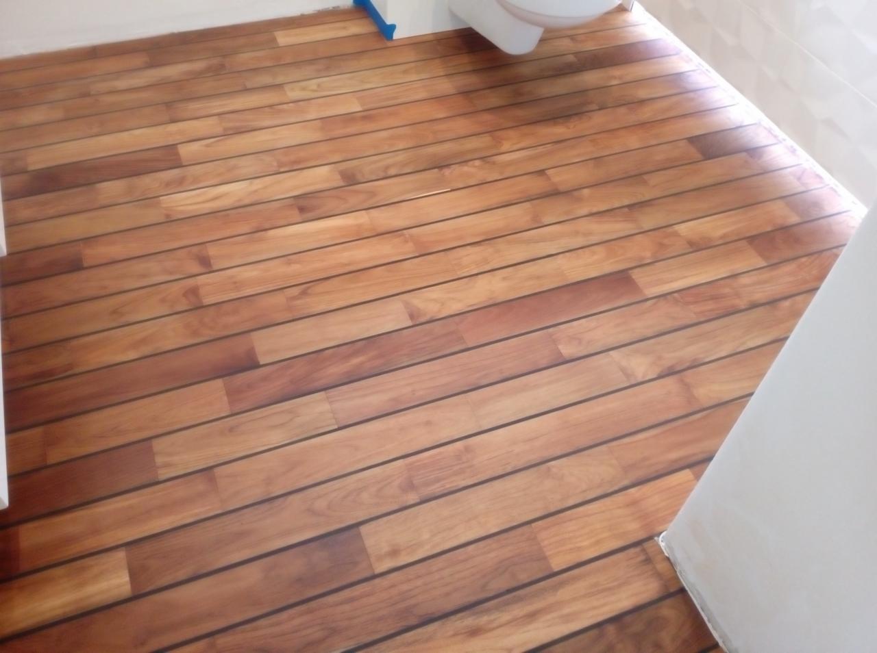 Podłoga pokładowa w łazience