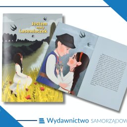 WYDAWNICTWO SAMORZĄDOWE spółka z o.o. - Ilustracja okładki książki dla dzieci 'Jestem mały Lasowiaczek' z rysunkami postaci w strojach ludowych na tle krajobrazu wiejskiego, obok otwarta książka z fragmentem tekstu i ilustracją pary...