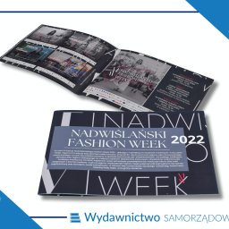 WYDAWNICTWO SAMORZĄDOWE spółka z o.o. - Rozłożona ulotka/folder reklamowy Nadwiślańskiego Fashion Week 2022 z programem wydarzeń i logo Wydawnictwa Samorządowego.