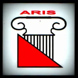 Logo firmy ARIS: stylizowana kolumna z czerwonym trójkątem u podstawy, nazwa firmy w kolorze czerwonym u góry.