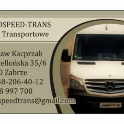 Wizyt&oacute;wka firmy transportowej Mirrospeed-Trans z adresem, numerem telefonu, NIP-em i adresem e-mail, na tle białego busa.