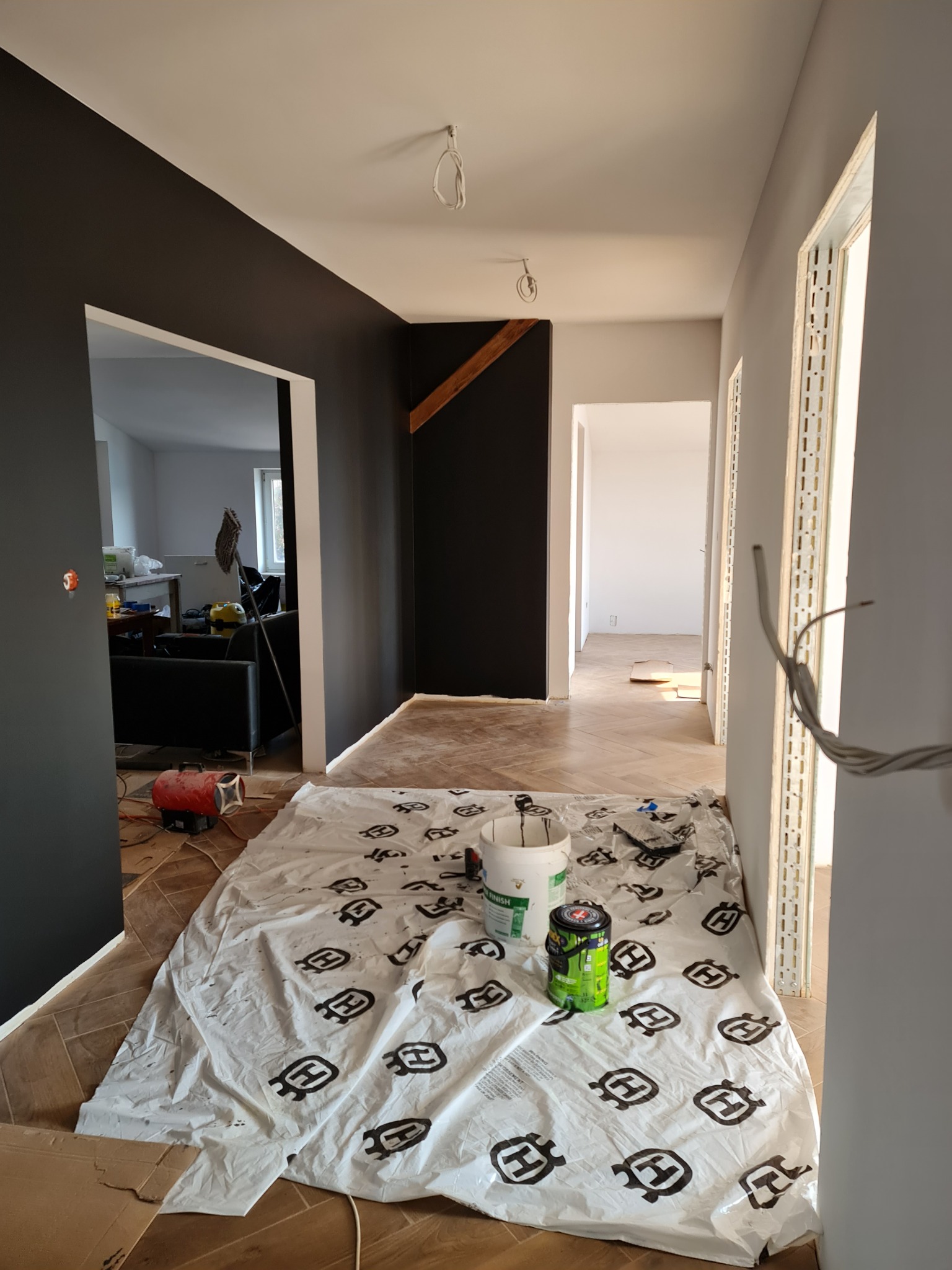 wygładzanie i malowanie ścian