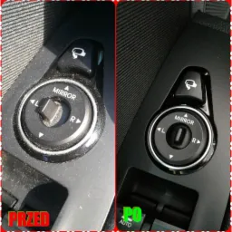 Porównanie panelu sterowania lusterkami samochodowymi przed i po czyszczeniu, widoczne usunięcie kurzu i brudu z przycisków i otoczenia.