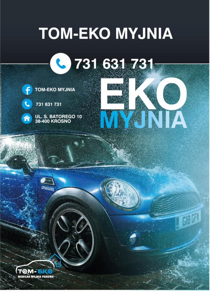 Reklama mobilnej myjni parowej Tom-Eko z niebieskim Mini Cooperem w trakcie czyszczenia, z widocznymi kroplami wody, numerem telefonu i adresem firmy.